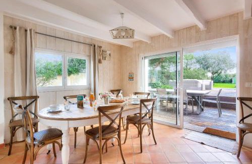 Ars-en-Re House | Prime Location in Ars-en-Ré with Family & Pet-Friendly Amenities