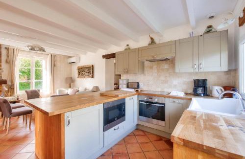 Ars-en-Re House | Prime Location in Ars-en-Ré with Family & Pet-Friendly Amenities