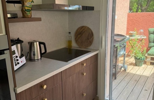 Ruoms Villa | Maison Pour 12 Personnes, 5 ch, 1ha de Terrain Sans Vis-à-vis, Piscine Chauffée