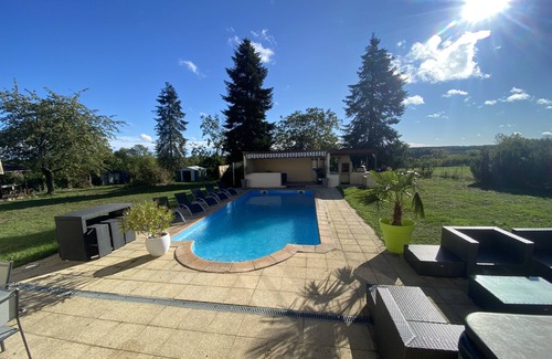 Cepoy House | Ideal Family Retreat with Heated Pool, Spa & Sauna