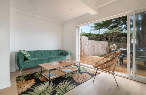 La Bernerie-en-Retz House | Relaxing Maison for 8 with Hot Tub near the Beach
