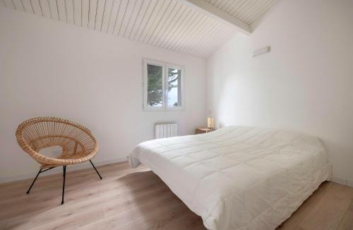La Bernerie-en-Retz House | Relaxing Maison for 8 with Hot Tub near the Beach