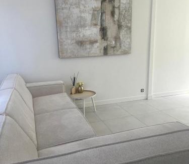 La Barantonnerie House | Charming Maison Prairie en Fleurs: Family & Pet Friendly Stay