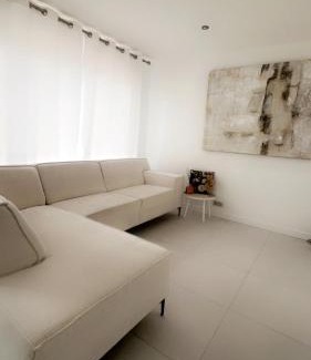 La Barantonnerie House | Charming Maison Prairie en Fleurs: Family & Pet Friendly Stay