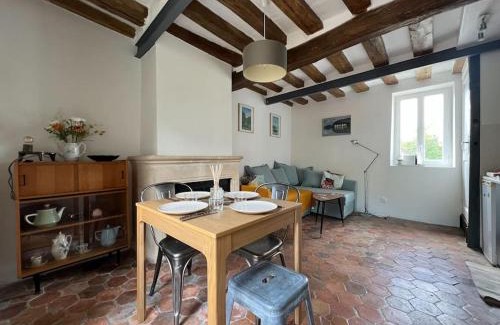 Montigny-sur-Loing Apartment | Guest Rated 10/10: Maison Privée in Centre Montigny