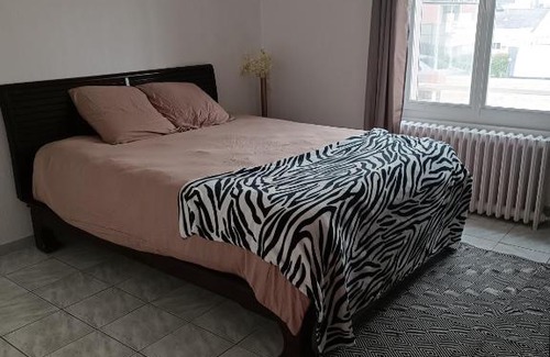 Oasis - Maroc House | Convenient Maison Near the 24h Circuit for Travelers