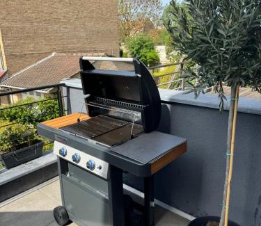 Lambersart Villa | Convenient Hotel Near Old Lille with Parking & Family Perks
