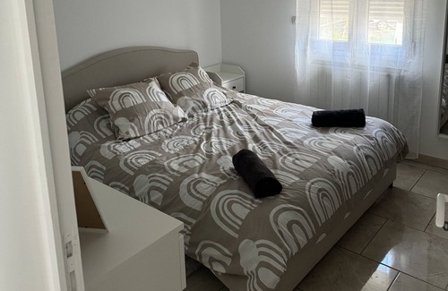 Tremblay-en-France House | Maison Proches Commerces et Transports