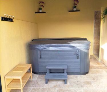 Molleges Villa | Relax at Maison Provençale with Spa, Pool & Ocean Views