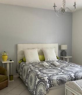 Chavanoz House | Inviting Maison Quiétude: Child-Friendly Retreat with High Ratings
