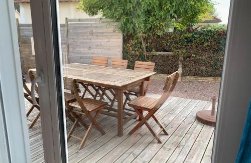 Bernieres-sur-Mer House | Cozy Maison Just 200m from the Beach - Pet Friendly!