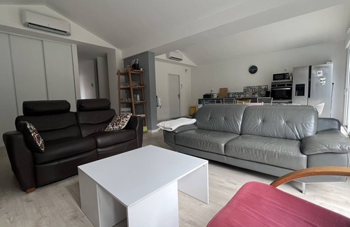 Jard-sur-Mer House | Relaxing Retreat: Maison Récente with Hot Tub Near Beach