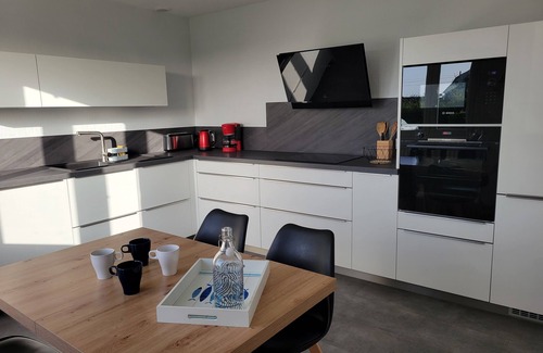Plovan House | Exceptional Maison Rénovée Steps from the Beach with Kitchen