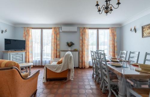 Biscarrosse House | Charming Maison Rénovée in Biscarrosse Near Lake & Beaches