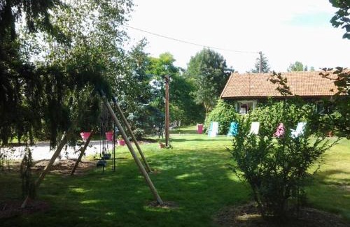 Avermes House | Charming Maison with Park, Pool & Kids' Activities Await