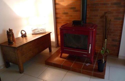 Avermes House | Charming Maison with Park, Pool & Kids' Activities Await