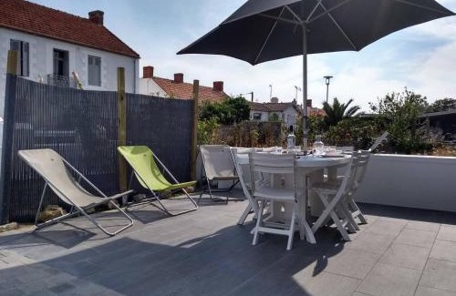 La Gueriniere House | Cozy Maison with Garden Steps from La Guérinière Beach
