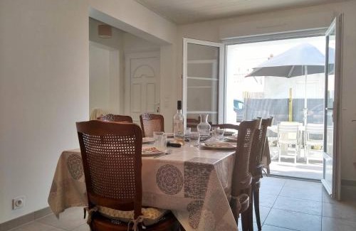 La Gueriniere House | Cozy Maison with Garden Steps from La Guérinière Beach