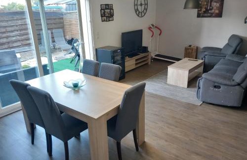 Ouest Villa | Modern Maison Near 24H Circuit with Family-Friendly Features