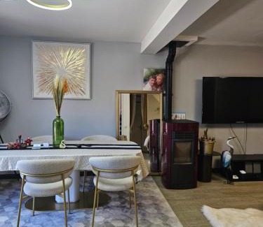 Montereau-Fault-Yonne House | Enchanting Riverfront Retreat with Ocean View & Breakfast
