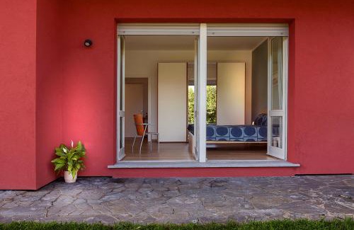 Besnate House | Maison Rouge