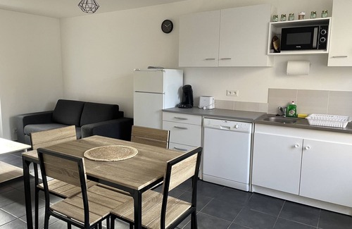 Parsac House | Pet-Friendly Maison rue des Forges with Kitchen Amenities