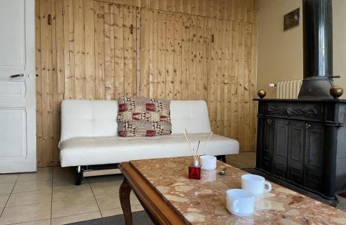 Arfeuilles House | Cozy Retreat near Mountains with Pet-Friendly Amenities
