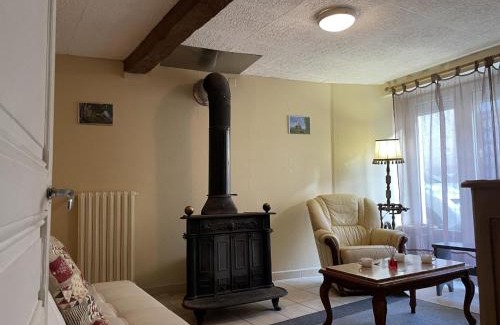Arfeuilles House | Cozy Retreat near Mountains with Pet-Friendly Amenities
