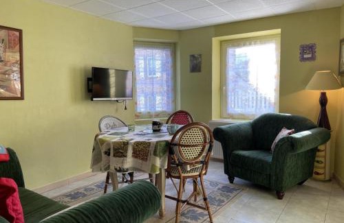 Arfeuilles House | Cozy Retreat near Mountains with Pet-Friendly Amenities