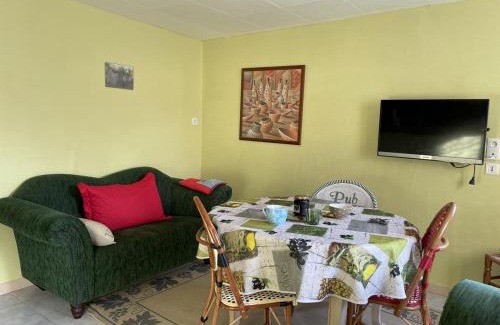 Arfeuilles House | Cozy Retreat near Mountains with Pet-Friendly Amenities