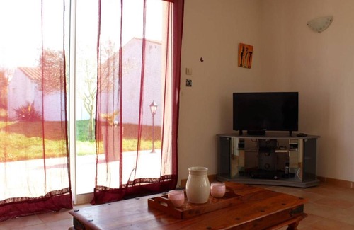 Saint-Denis-d'Oleron House | Inviting Maison Saint-Denis-d'Oléron for 8 Guests