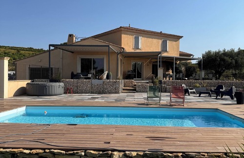 Rasteau House | Discover Maison Saisonnière Rasteau with Pool & Spa Amenities