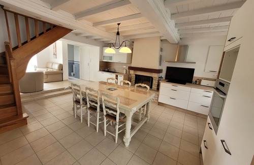 Creances House | Charming Ocean View Retreat with Family-Friendly Amenities