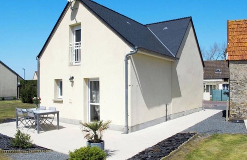 Creances House | Charming Ocean View Retreat with Family-Friendly Amenities