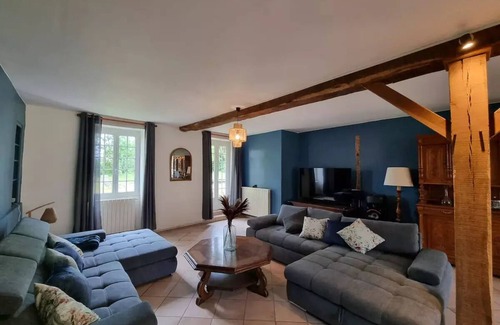 Dompierre-sur-Nievre House | Family-Friendly Maison with Pool, Perfect for Your Getaway