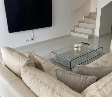 Les Alluets-le-Roi Apartment | Maison spacieuse et sa salle de sport