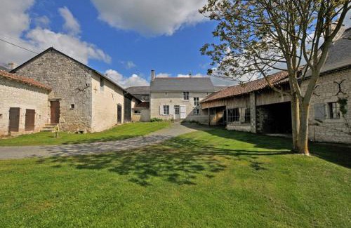 Assay House | Pet-Friendly 3-Bedroom Maison with Garden & WiFi in Assay