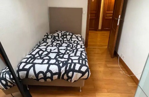 Bagneux House | Family-Friendly Maison in Bagneux with Kitchen & Parking