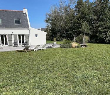 Le Palais Villa | Oceanfront Maison Steps from the Beach – Rated 9.2/10