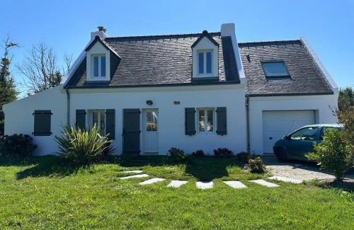 Le Palais Villa | Oceanfront Maison Steps from the Beach – Rated 9.2/10