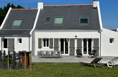 Le Palais Villa | Oceanfront Maison Steps from the Beach – Rated 9.2/10