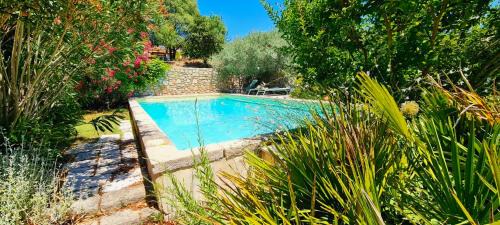 Lorgues House | Relaxing 4-Star Stay at Maison with Pool and WiFi in Lorgues