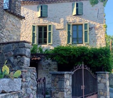 Lorgues House | Relaxing 4-Star Stay at Maison with Pool and WiFi in Lorgues