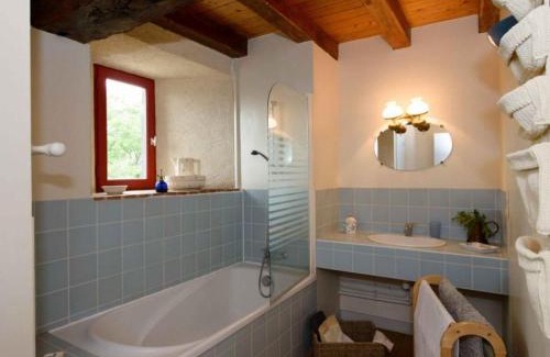 Pannece House | Tranquil Country Retreat with Heated Pool and Family Amenities
