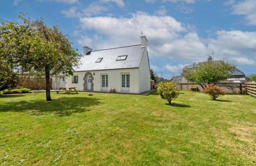 Lannilis House | Stylish Renovated Home 10 Minutes from the Beach