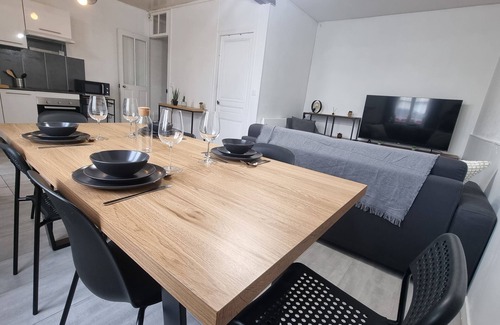Rambouillet House | Convenient Maison in Rambouillet with Spa and Hot Tub