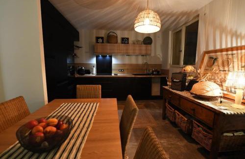 Roujan House | Cozy Maison with Patio - Perfect for Family Getaways