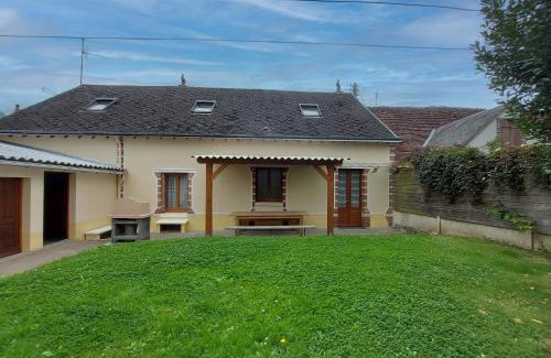 La Bazoche-Gouet House | Family-Friendly Maison with Garden & BBQ near Shops