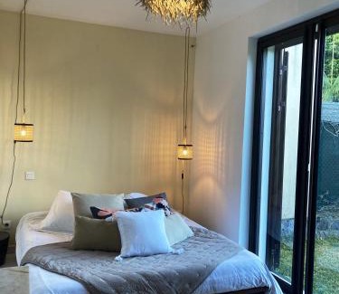 La Montagne House | Cozy 3-Bedroom Home with Garden and Wifi in Saint Denis