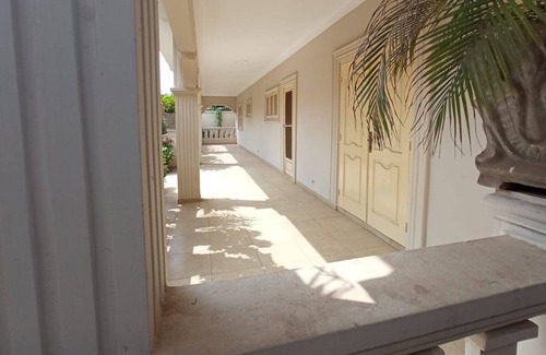 Lome House | Convenient Maison Standing Near Airport for Family Stays
